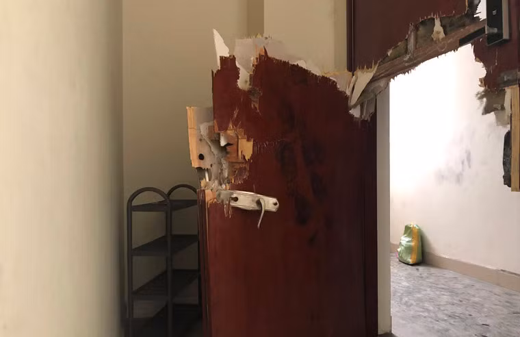 Người dân sống tại chung cư Carina Plaza đã được di tản đi nơi khác, chưa biết đến bao giờ mới được trở lại tổ ấm của mình.