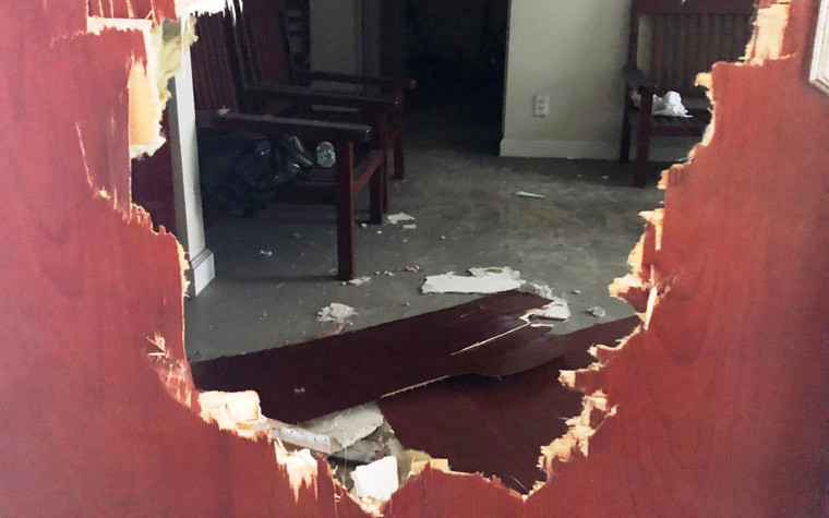 Cảnh tượng hãi hùng sau 2 ngày xảy ra vụ cháy tại chung cư Carina Plaza.