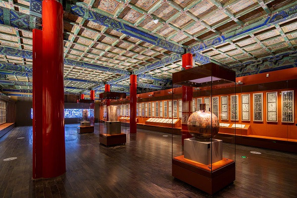 Tại đây đang diễn ra triển lãm nghệ thuật, kéo dài đến 20/3/2022.