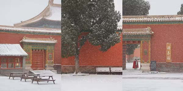 Sắc đỏ của tường thành hòa với màu trắng của tuyết biến nơi đây đẹp ở mọi ngóc ngách.