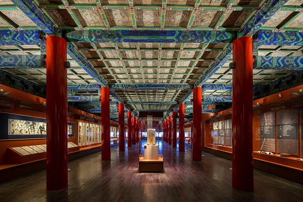 Khung cảnh bên trong khu vực Bảo tàng Cố Cung cũng khiến nhiều người "đứng hình".