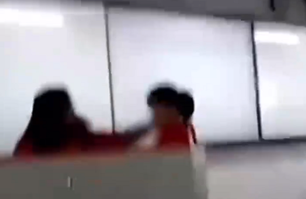 Lam sai bai tap, be gai bi co giao giang “lien hoan tat“