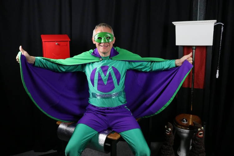 Nguoi dan ong lap ky luc la lung nho “sieu nang luc” xi hoi