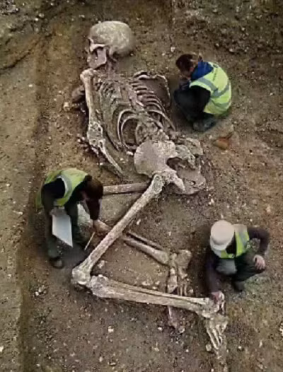 Thuc hu buc anh khai quat “bo xuong nguoi khong lo” gay xon xao