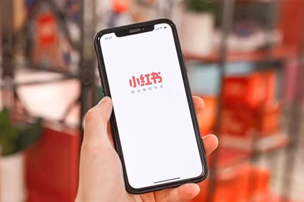 Mang xa hoi xin loi vi “goi duc hoa” noi dung tre em