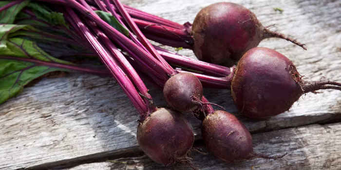 Củ cải đường là một nguồn cung cấp chất xơ tốt, có lợi cho sức khỏe tiêu hóa, cũng như giảm nguy cơ mắc một số bệnh mãn tính. Ảnh: bbcgoodfood.
