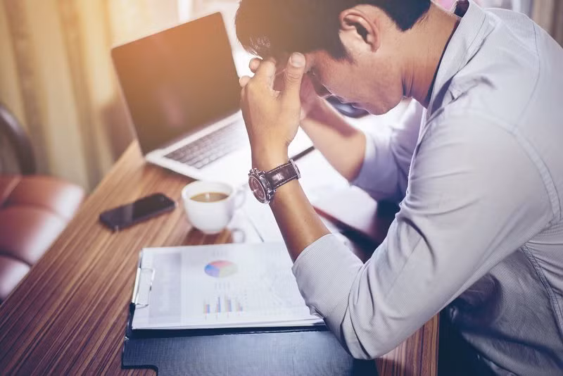 Cơ thể hay uể oải là một trong những dấu hiệu cho thấy bạn cần bổ sung chất xơ. Ảnh: vinmec.