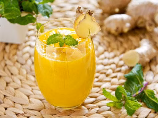 Detox xoài, gừng không chỉ giúp thanh nhiệt mà còn thúc đẩy sự trao đổi chất, hỗ trợ tiêu hóa, giúp tăng cường trí nhớ hiệu quả. Ảnh: googleusercontent.