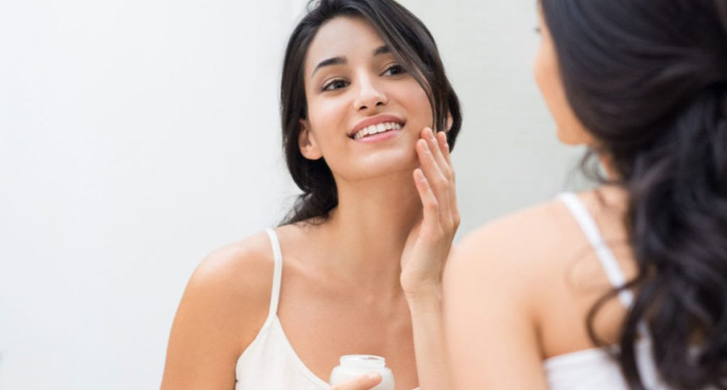  Resveratrol: Một hợp chất có trong nho, quả mọng, rượu vang đỏ và trà, resveratrol rất tốt trong việc chống tia cực tím và chống viêm. Nó cũng có thể tăng cường collagen và elastin.