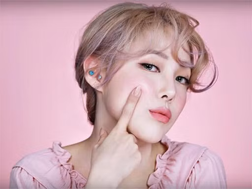  Axit Ferulic: Axit ferulic tại chỗ có thể bảo vệ chống lại tác hại của ánh nắng mặt trời. Nó hiệu quả nhất khi được sử dụng cùng với vitamin C và E tại chỗ