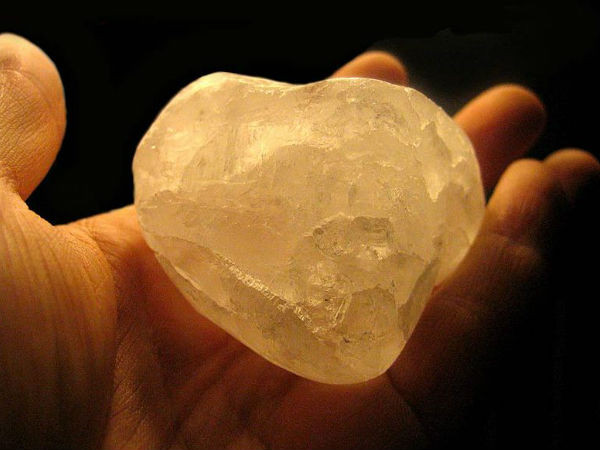 Bột phèn chua được sử dụng trong y học cổ truyền để điều trị loét miệng, giúp tăng tốc quá trình làm lành vết thương bằng cách giảm viêm.