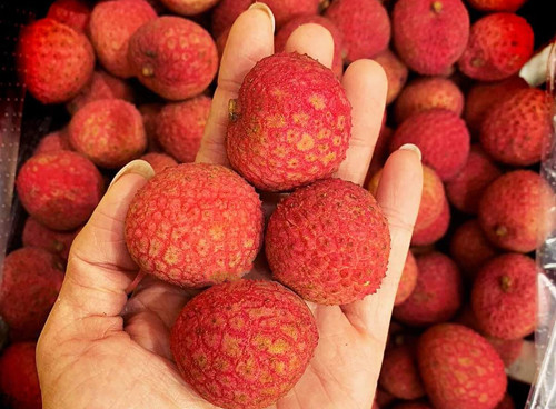 Tương tự, người ta cũng bảo quản quả vải bằng cách đốt, xông lưu huỳnh. Ảnh: vnecdn.