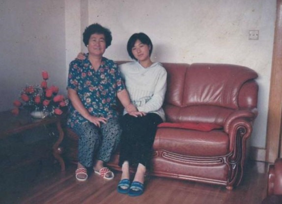 Con gai du hoc mat tich 17 nam, ly do moi gia dinh phai nhin lai