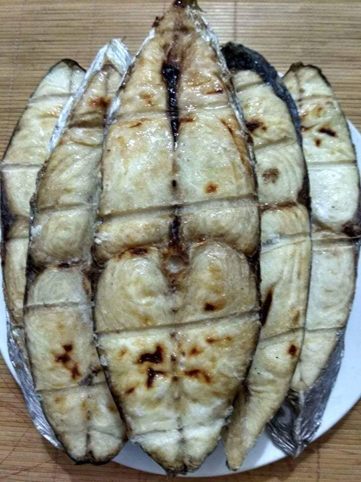 Thủy ngân là một kim loại nặng và là chất độc thần kinh, có thể được lưu trữ lâu dài trong mô động vật. Nếu một người ăn phải thủy ngân, nó sẽ lan ra khắp cơ thể, tập trung vào não, gan và thận