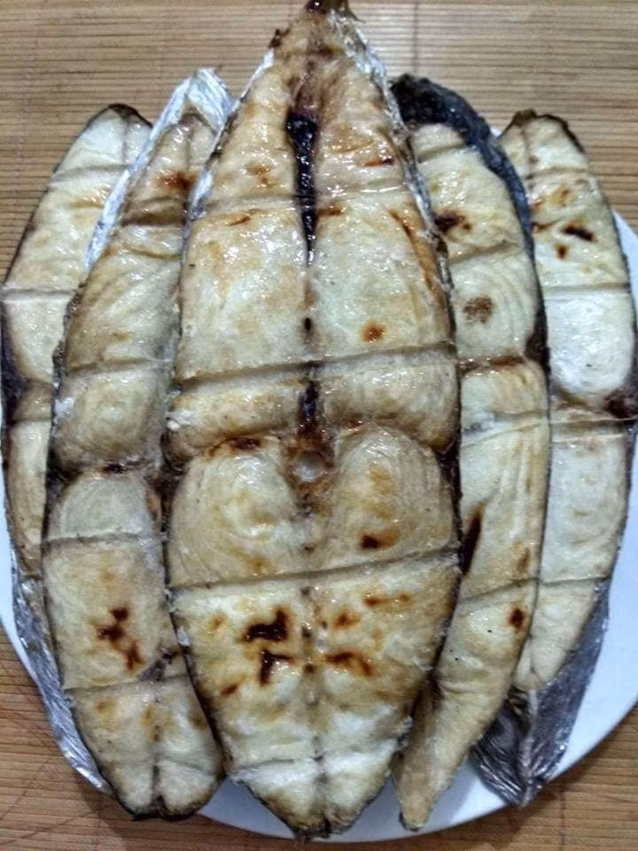 Thủy ngân là một kim loại nặng và là chất độc thần kinh, có thể được lưu trữ lâu dài trong mô động vật. Nếu một người ăn phải thủy ngân, nó sẽ lan ra khắp cơ thể, tập trung vào não, gan và thận