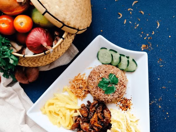 Trong khi đó, chế độ ăn kiêng TLC (Thay đổi lối sống trị liệu) đặc biệt dành cho những người có nồng độ cholesterol xấu cao và có thể giúp hạ nồng độ này xuống 20-30%.