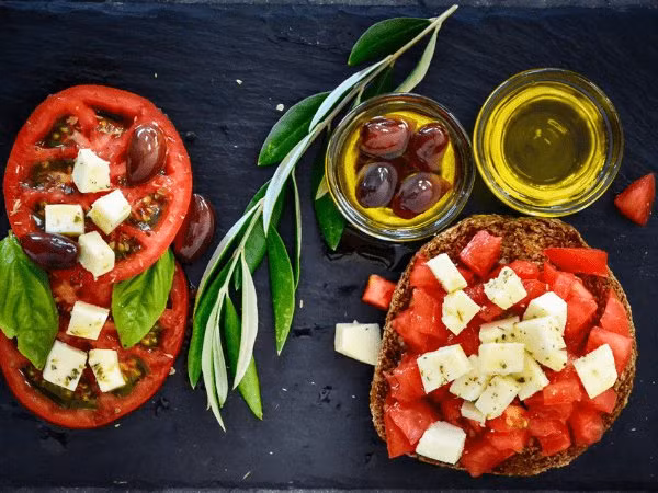 Nếu muốn giảm chelesterol trong cơ thể, hãy thực hiện chế độ ăn kiêng Mayo Clinic - chế độ ăn tập trung chủ yếu vào hoa quả và rau xanh.