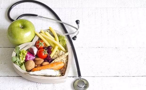 Chế độ ăn TLC chú trọng vào việc giảm tỉ lệ calo bạn hấp thu từ chất béo, đồng thời giảm lượng natri và cholesterol hấp thu từ thức ăn. Ảnh: Boldsky.