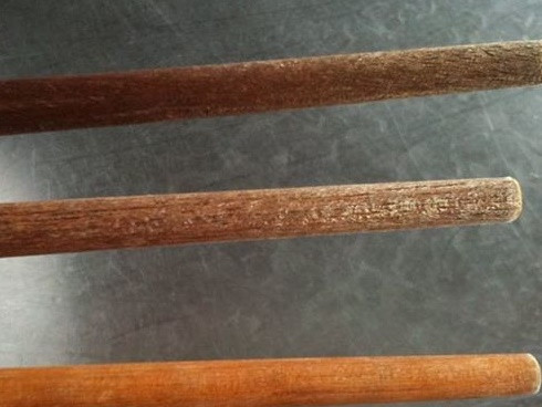 Do đó, bạn nên rửa đũa sạch và thay đũa thường xuyên để tránh nấm mốc nguy hại. Ảnh: vietnamnetjsc. Mời độc giả theo dõi video: Nguy cơ ngộ độc chì. Nguồn: VTC