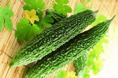 Người bị huyết áp thấp ăn nhiều mướp đắng có thể bị giảm huyết áp, hạ lượng đường trong máu, đau đầu, hoa mắt, chóng mặt rất nguy hiểm. Ảnh: hstatic.