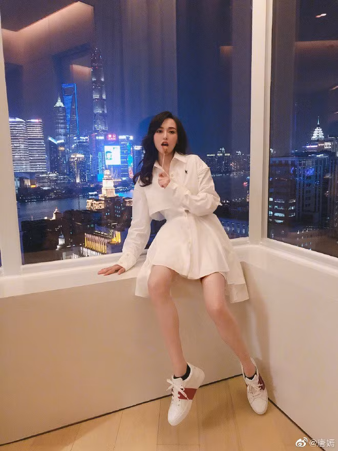 Đường Yên cao 172cm và có cặp chân thon gọn dài 115cm. Thực tế dáng người của Đường Yên vốn đã thanh mảnh. Tuy nhiên, việc duy trì và tập luyện đúng cách vẫn là cần thiết.