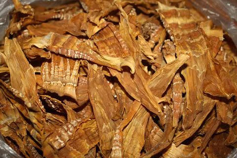 Măng khô ngậm hóa chất. Măng khô là một trong những thực phẩm truyền thống không thể thiếu trong mâm cơm của gia đình người Việt mỗi khi xuân về, tết đến. Cũng giống như nhiều loại thực phẩm khác, măng khô ẩn chứa nhiều rủi ro cho sức khỏe nếu không đảm bảo an toàn và độ 'sạch'.