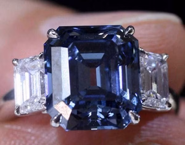 Nhung chiec nhan kim cuong dat gia nhat hanh tinh