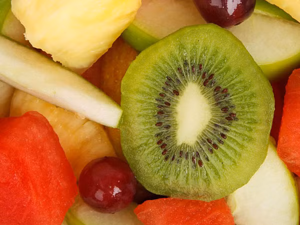 Trái cây cũng có chứa độc tố. Các loại trái cây như táo, đào, lê, mơ, anh đào cũng có chứa ít nhiều lượng độc tố tự nhiên. Một số loại trái cây có chứa hợp chất cyanogens, có thể gây chết người.