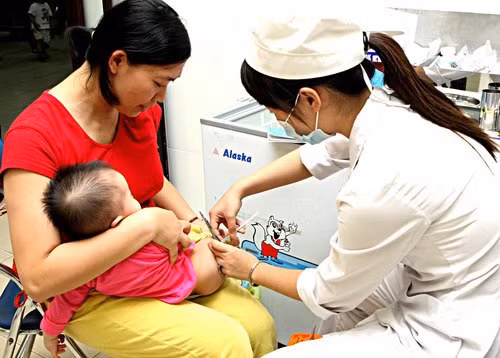 Bo Y te khuyen cao khong nen cho vacxin 5 trong 1