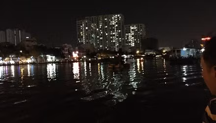 Me de con gai 1 tuoi tren cau roi nhay song tu van