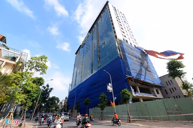 Nhà 8B Lê Trực xây vượt phép 16 mét và hàng nghìn m2 mặt sàn. Ảnh: Anh Tuấn.