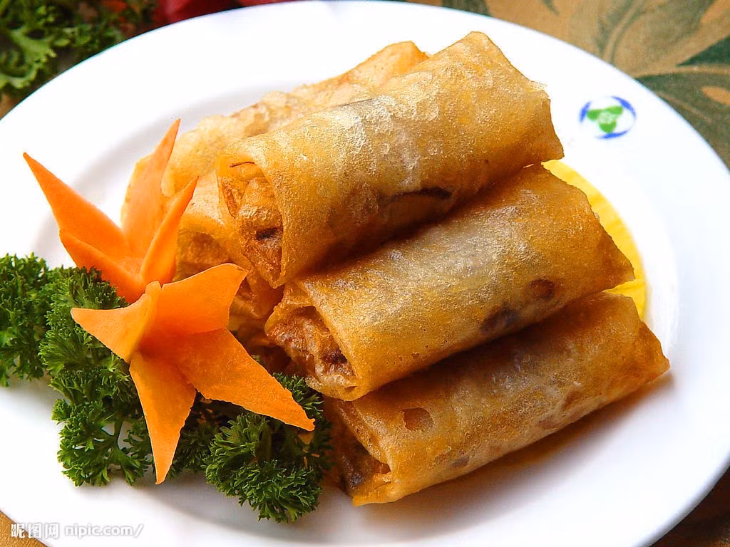 Các món rán. Không nên cho trực tiếp mỳ chính lên trên bề mặt các thực phẩm chiên vàng, cháy xém cạnh, vì mì chính rất khó tan, làm mất hương vị đặc trưng của món ăn và gây tổn hại cho dạ dày.