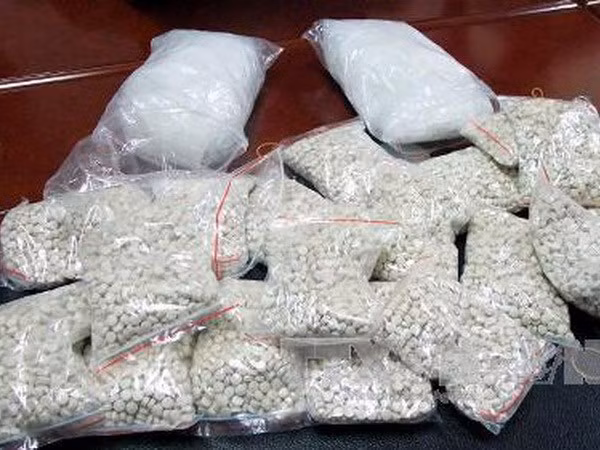 Bat truong cong an xa van chuyen 600 vien ma tuy tong hop