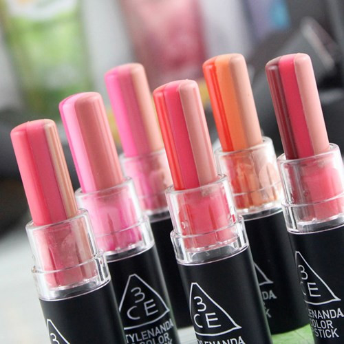 Những thương hiệu mỹ phẩm bình dân đến danh tiếng đều đang chú trọng vào việc nghiên cứu, phát triển son gộp màu. Bạn có thể tìm thấy những màu son đang được ưa thích hiện nay như hồng, cam, đỏ tươi, màu cánh sen.