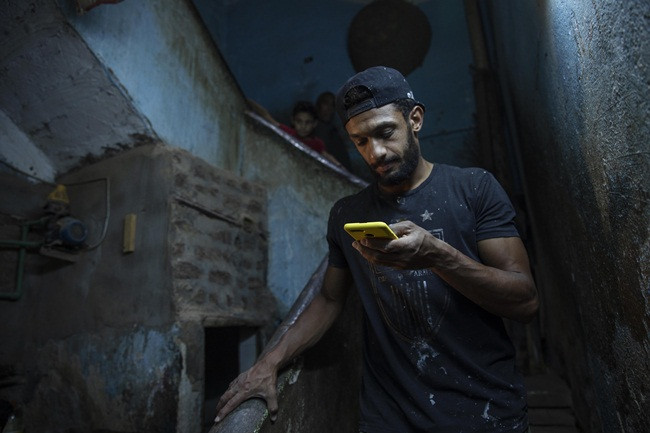 Trước khi đại dịch bùng phát, anh kiếm được 200 USD/tháng (~4,6 triệu đồng/tháng) khi chơi cho câu lạc bộ bóng đá của mình.