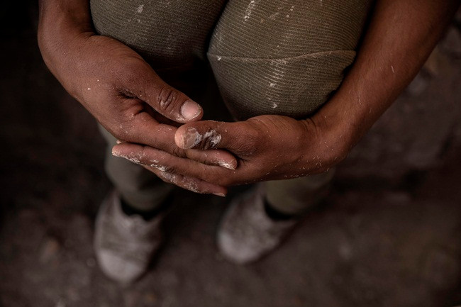 Trước khi dịch Covid-19 bùng phát, anh cho biết có thể tìm được công việc thường xuyên ở các công trường xây dựng và kiếm được chưa đến 7 USD/ngày (~150.000 đồng/ngày).