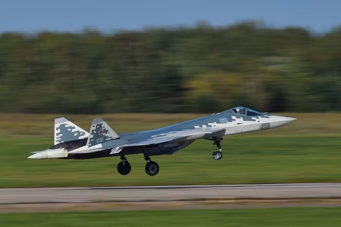 Trước thực tế trên, Paris dự định tạo ra sự cân bằng thông qua việc tặng 8 tiêm kích Rafale cho Hy Lạp và bán thêm hàng chục chiếc với giá ưu đãi so với đơn giá 240 triệu USD thông thường.