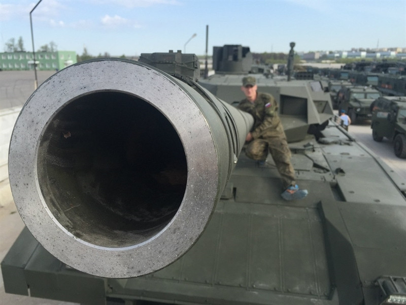 Thông tin khiến giới quân sự chú ý nhất chính khẩu pháo chính L-56 2A82-1M được nâng cấp từ pháo L-48 2A46 125mm trang bị trên các dòng xe tăng T-72, T-80 và T-90.