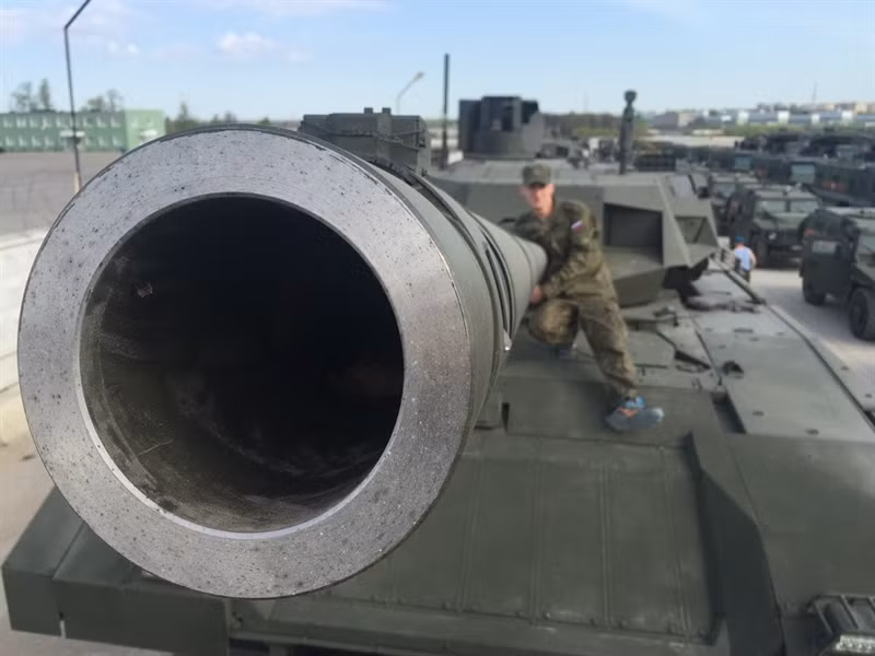 Thông tin khiến giới quân sự chú ý nhất chính khẩu pháo chính L-56 2A82-1M được nâng cấp từ pháo L-48 2A46 125mm trang bị trên các dòng xe tăng T-72, T-80 và T-90.