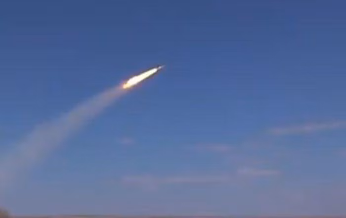 Việc phát triển các hệ thống phòng không ở Ukraine là tuyệt mật, rất có thể dưới bức màn bí mật, những người bạn Belarus sẽ giúp họ có được hệ thống phòng không di động.