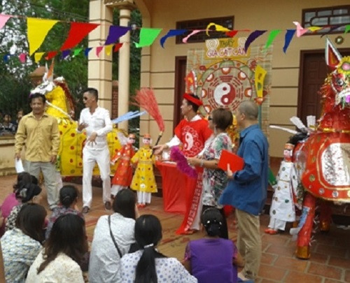 Hamomax phat hanh dia hai Tet “Khoc hay cuoi” 2015