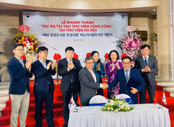 Khanh thanh Du an tai tao thu vien cong cong tai Thu vien Ha Noi