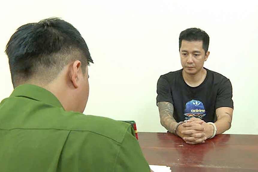 Việc Cơ quan Cảnh sát điều tra Công an quận Tân Bình bắt giữ Lê Sỹ Mạnh để tiếp tục điều tra, thể hiện sự kiên quyết của Ban Giám đốc Công an TP HCM trong chỉ đạo xử lý nghiêm những hành vi xem thường pháp luật, hành xử côn đồ, bất chấp tính mạng, sức khỏe của người khác khi giải quyết những mâu thuẫn nhỏ nhặt phát sinh trong quá trình tham gia giao thông, lễ hội hoặc các giải thi đấu thể thao. 