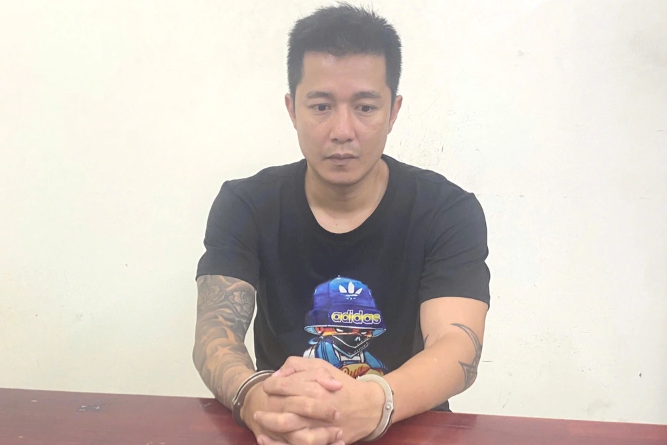 Ngày 2/1, Cơ quan Cảnh sát điều tra Công an quận Tân Bình (TPHCM) đã ra lệnh giữ người trong trường hợp khẩn cấp đối với đối với Lê Sỹ Mạnh (cựu tuyển thủ, sinh năm 1984, quê tỉnh Thanh Hóa) để tiếp tục điều tra, làm rõ hành vi gây rối trật tự công cộng, xử lý nghiêm theo quy định của pháp luật. 