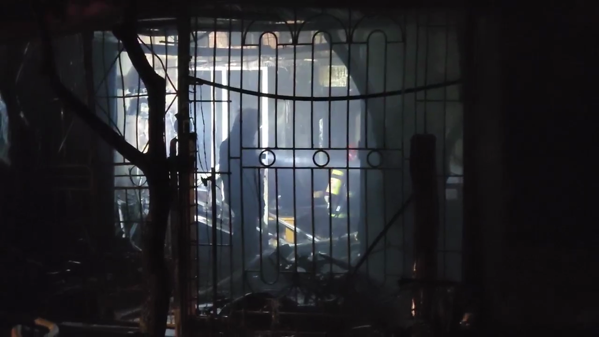 Đội Cảnh sát PCCC&amp;CNCH Công an quận Bắc Từ Liêm cho biết thêm, tới khoảng 21h15, cảnh sát chữa cháy đã khống chế được vụ hỏa hoạn.