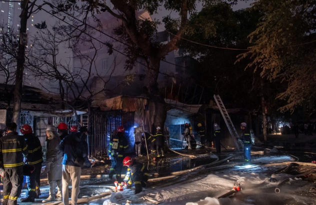 Hiện nguyên nhân vụ cháy nhà trên phố Hà Nội đang được cơ quan chức năng điều tra, làm rõ.