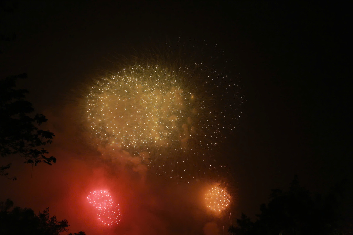 Pháo hoa trên bầu trời trung tâm Hà Nội trong thời khắc bước sang năm mới 2025.