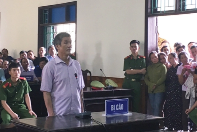 Sau đó, hai vợ chồng Đoàn đưa cháu T. đi cấp cứu. Lời khai của Đoàn phù hợp với lời khai của người vợ và trùng khớp với những dấu hiệu, chứng cứ khoa học thu thập được tại hiện trường, quá trình khám nghiệm pháp y. Từ đây, Công an tỉnh Hà Tĩnh đã có đủ căn cứ để khẳng định, Đoàn đã ra tay sát hại cháu T vào tối 12/4/2019. Tháng 9/2019, TAND tỉnh Hà Tĩnh đã tuyên phạt Đoàn 8 năm tù. Câu chuyện trên là bài học cho những ai vì một phút nóng giận, không kiềm chế được bản thân dẫn tới phải trả giá trước pháp luật.