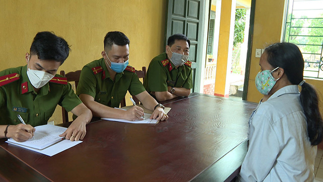 Trước đó, Cơ quan CSĐT Công an huyện Thanh Ba nhận được đơn tố giác của gia đình anh Quất Văn Bình (SN 1985, trú tại khu 25, xã Hanh Cù, huyện Thanh Ba, tỉnh Phú Thọ) về việc, anh bị vợ là chị Lê Thị Xuân đầu độc bằng thuốc diệt chuột. (Ảnh: Công an tỉnh Phú Thọ)