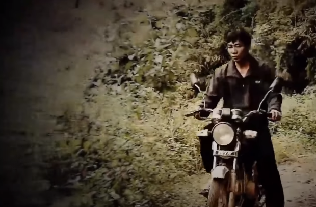 Đến khoảng 17h30 cùng ngày, anh Trang về nhà thì không thấy vợ ở nhà; gọi điện thoại cũng không thấy vợ nghe máy. Trang quay trở lại tìm kiếm dọc đường từ nhà đến nơi vợ bắt đầu đi bộ không thấy thì quay về nhà ngủ.